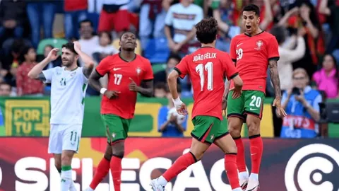 中国代表团荣获亚冬会自由式滑雪空中技巧混合团体赛金牌