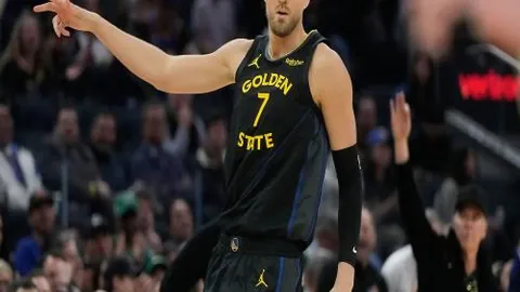 梅西赛场高光：独中两元，关键传球，两次突破成功。